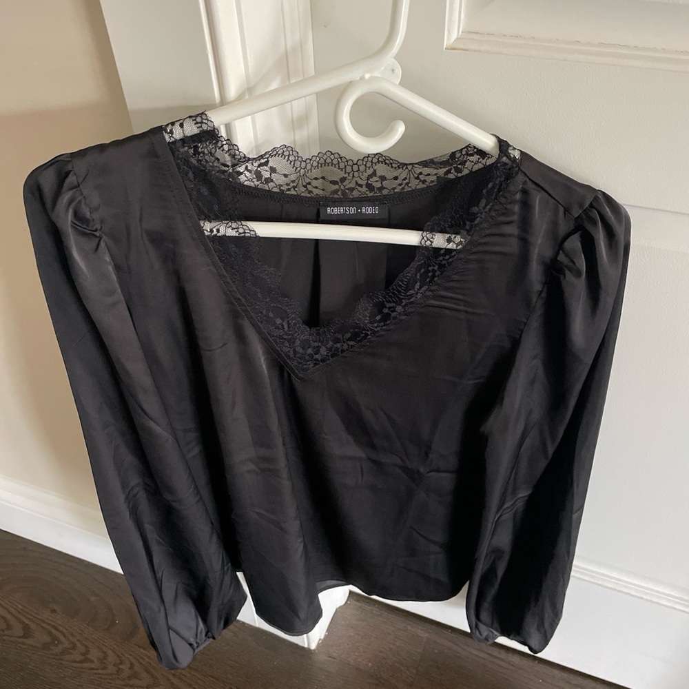 Robertson & Rodeo Black Lace Trim V-Neck Blouse